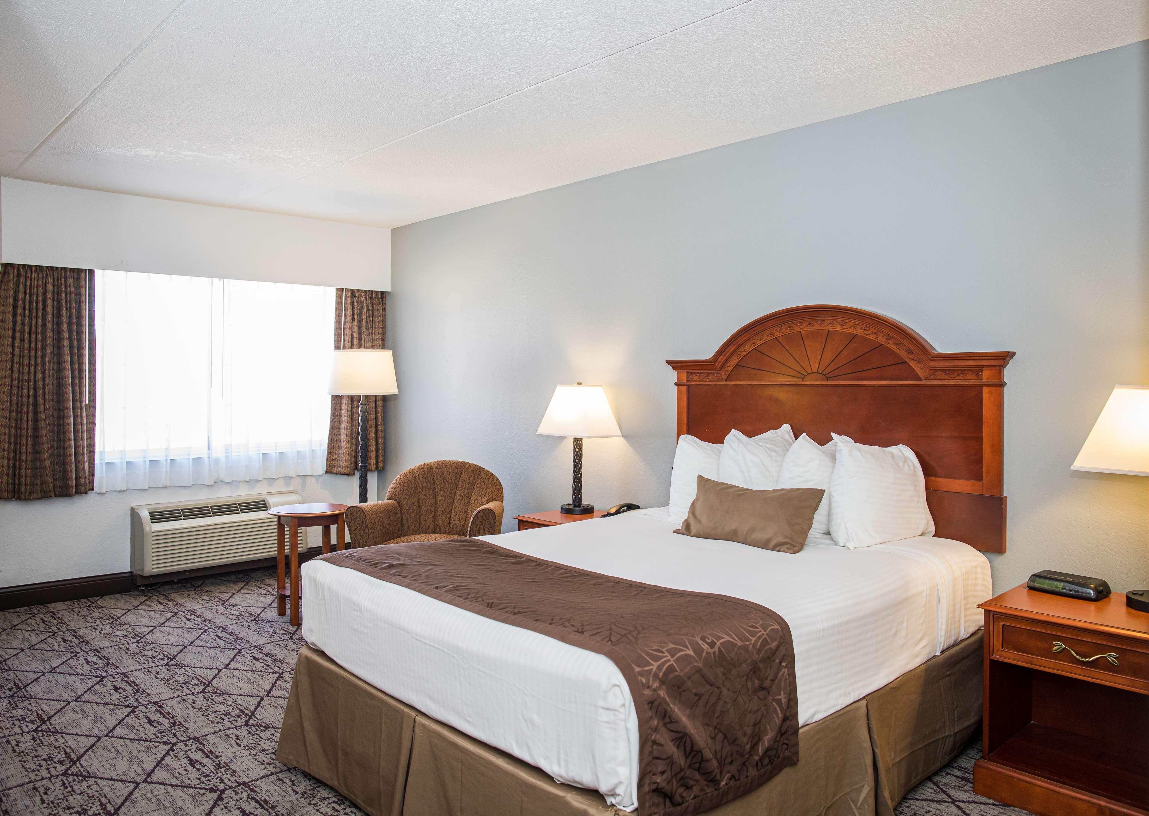 Best Western Plus Longbranch Hotel & Convention Center Cedar Rapids Dış mekan fotoğraf