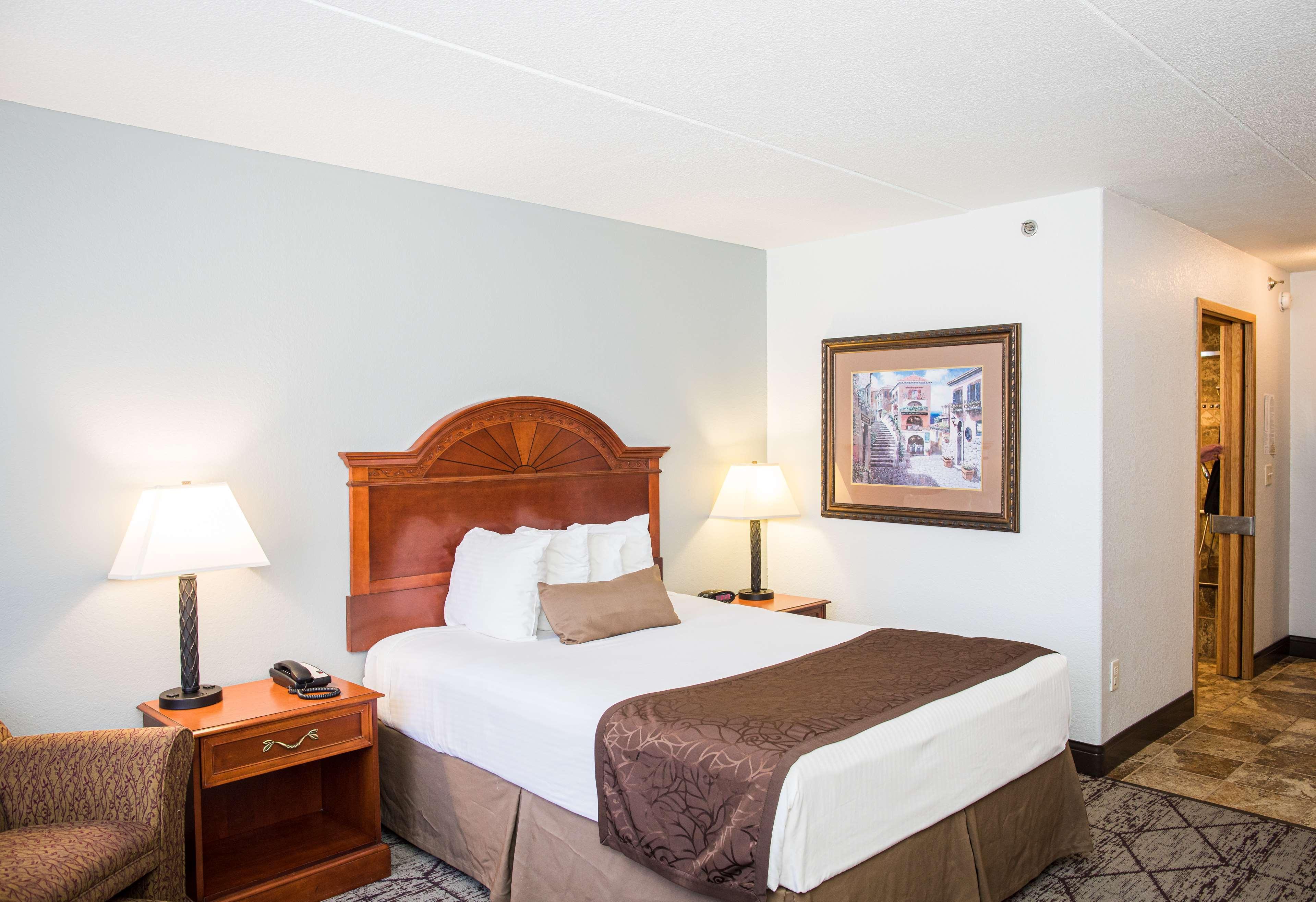 Best Western Plus Longbranch Hotel & Convention Center Cedar Rapids Dış mekan fotoğraf