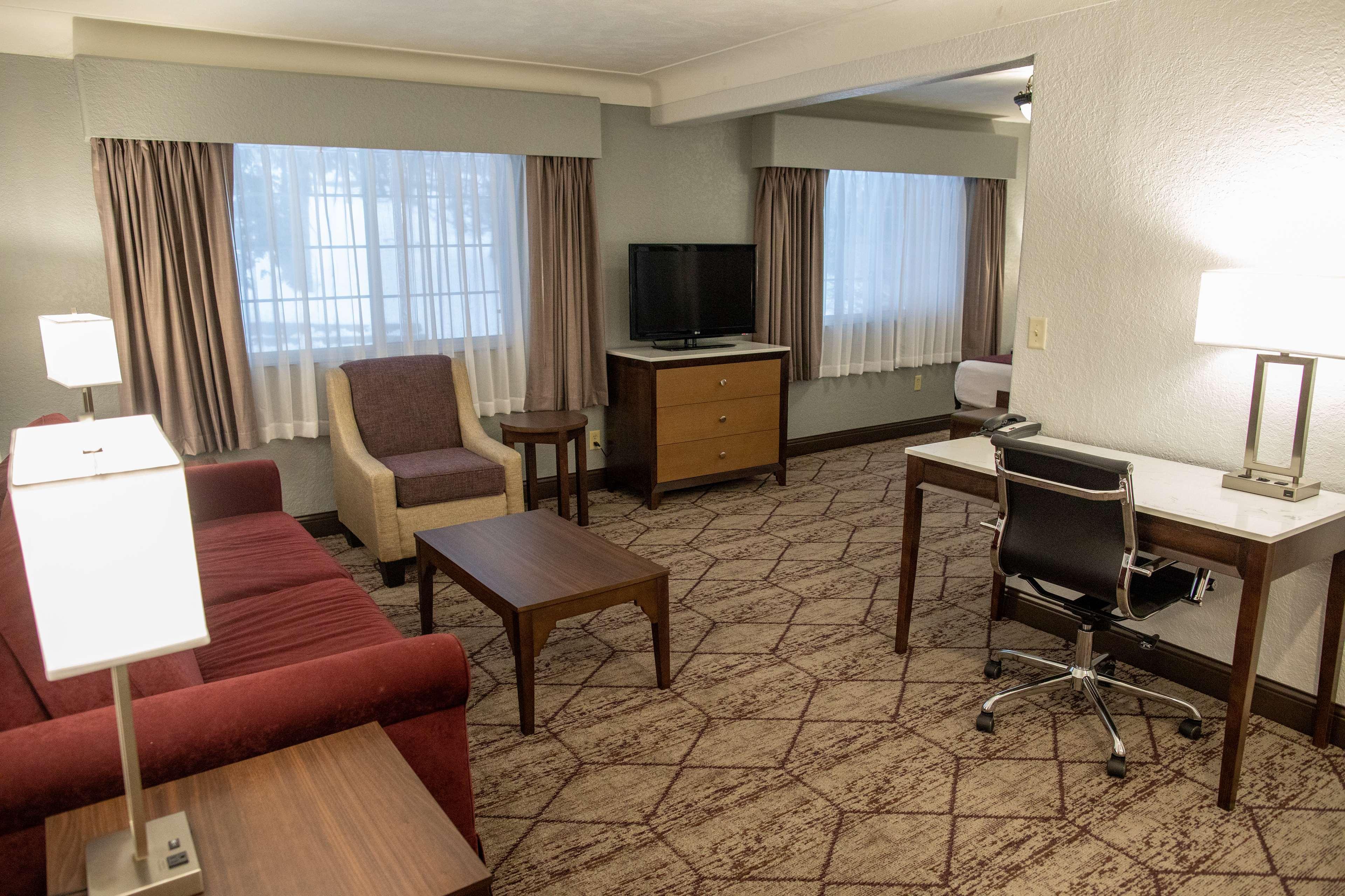 Best Western Plus Longbranch Hotel & Convention Center Cedar Rapids Dış mekan fotoğraf
