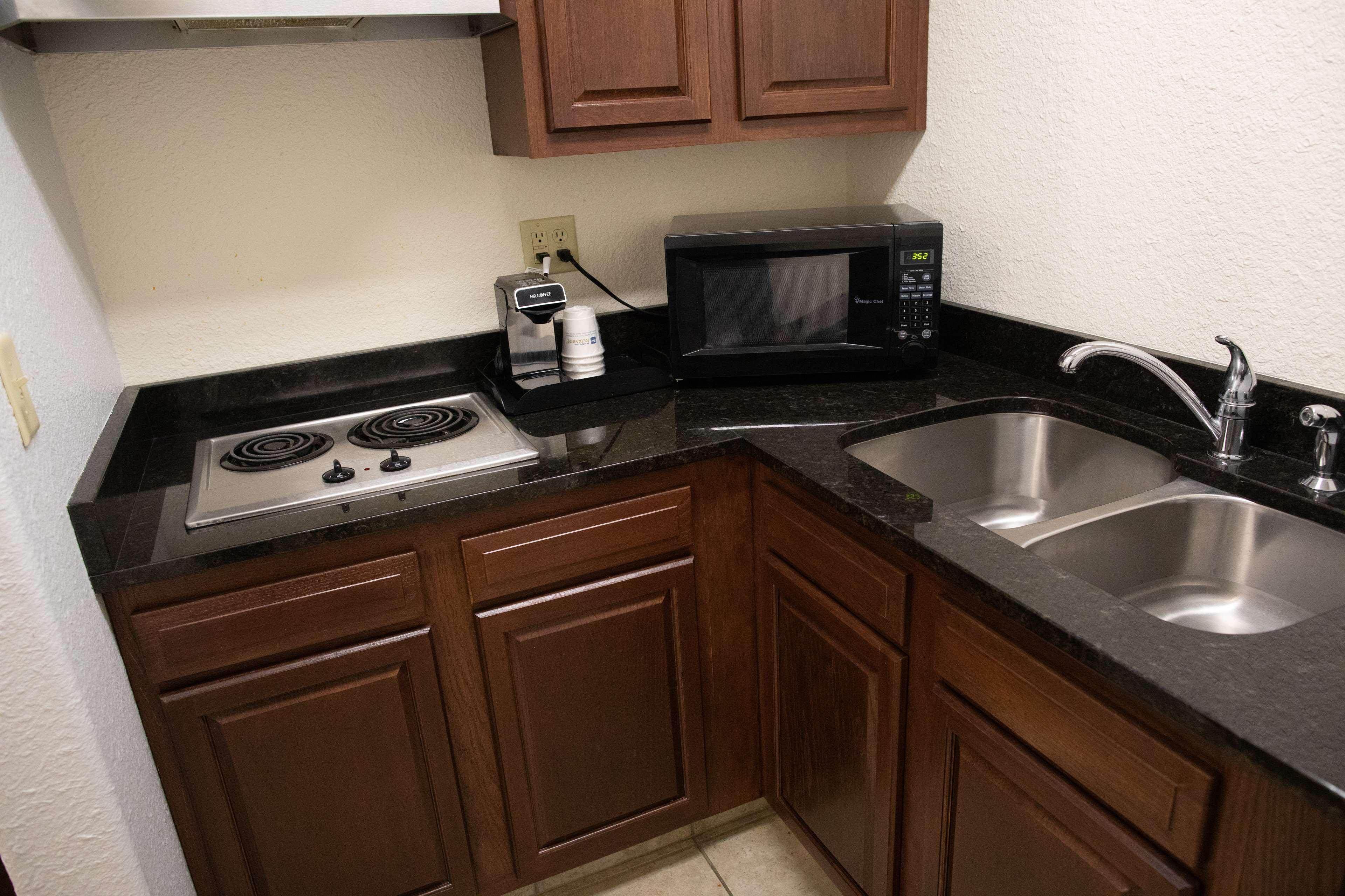 Best Western Plus Longbranch Hotel & Convention Center Cedar Rapids Dış mekan fotoğraf