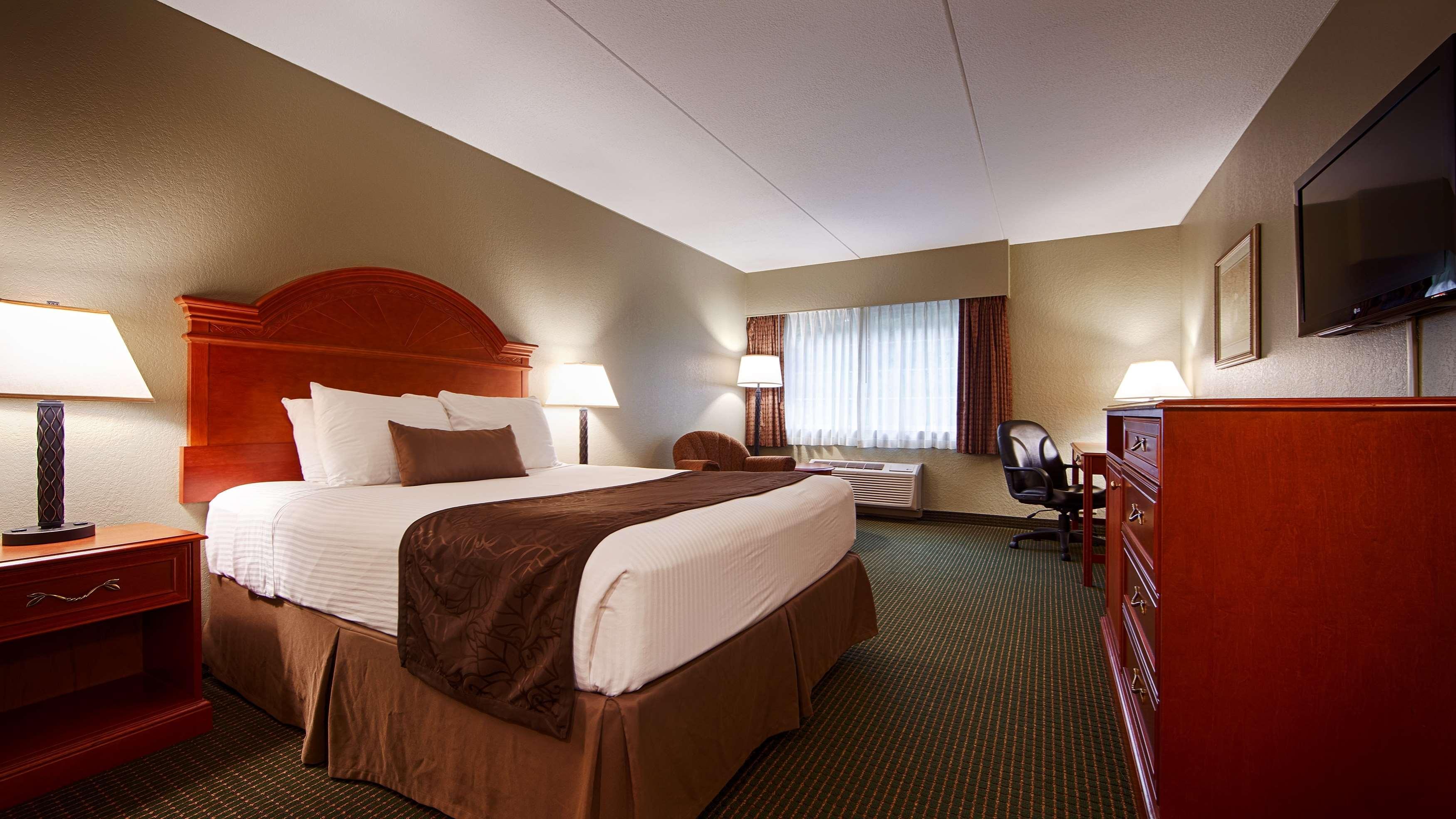 Best Western Plus Longbranch Hotel & Convention Center Cedar Rapids Dış mekan fotoğraf