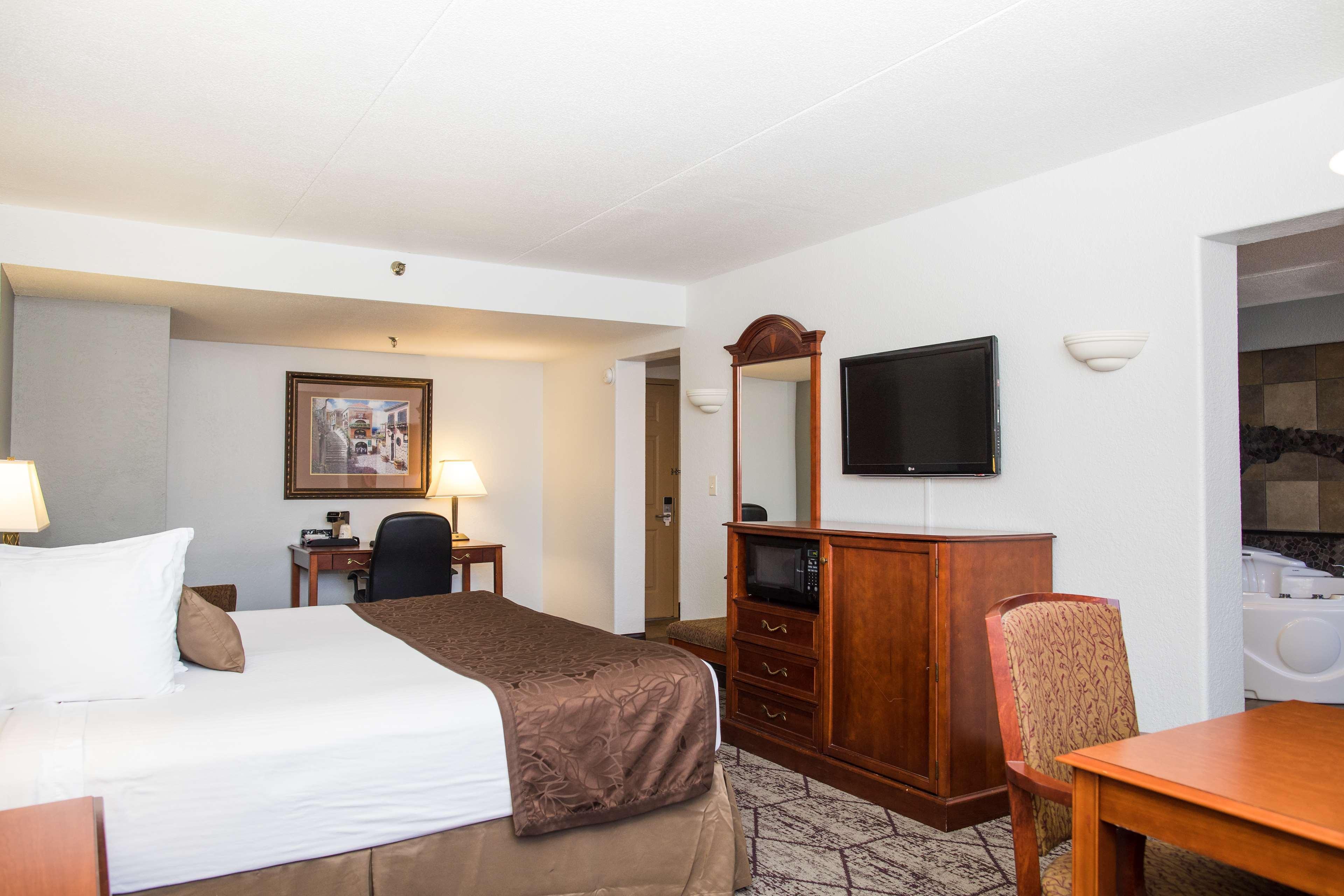 Best Western Plus Longbranch Hotel & Convention Center Cedar Rapids Dış mekan fotoğraf