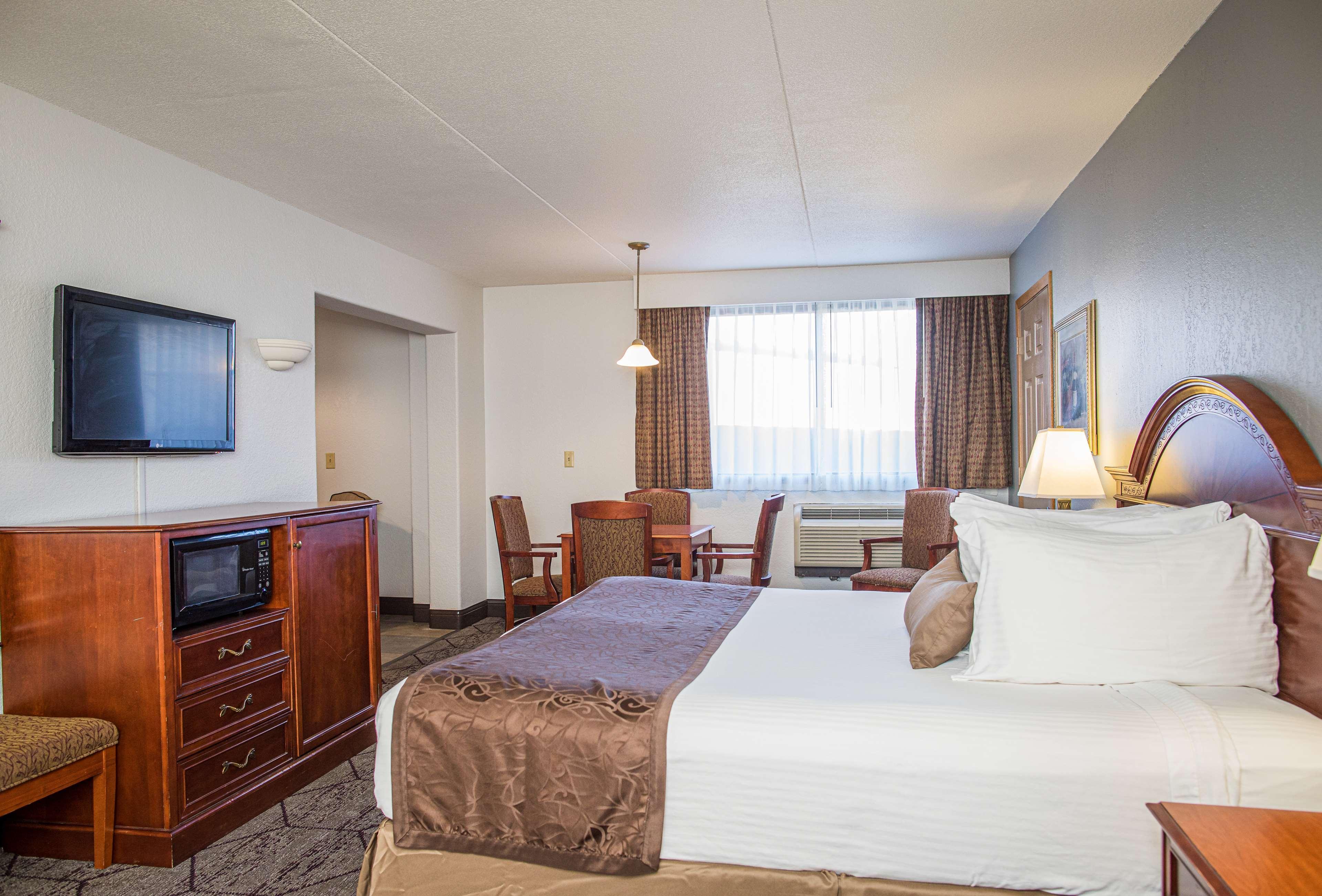 Best Western Plus Longbranch Hotel & Convention Center Cedar Rapids Dış mekan fotoğraf