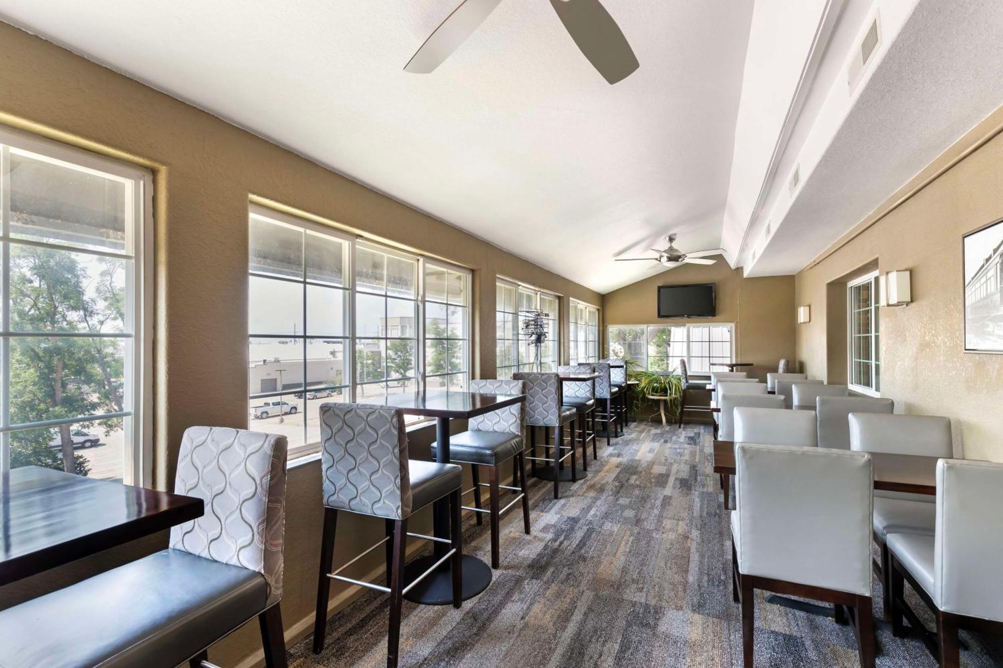 Best Western Plus Longbranch Hotel & Convention Center Cedar Rapids Dış mekan fotoğraf
