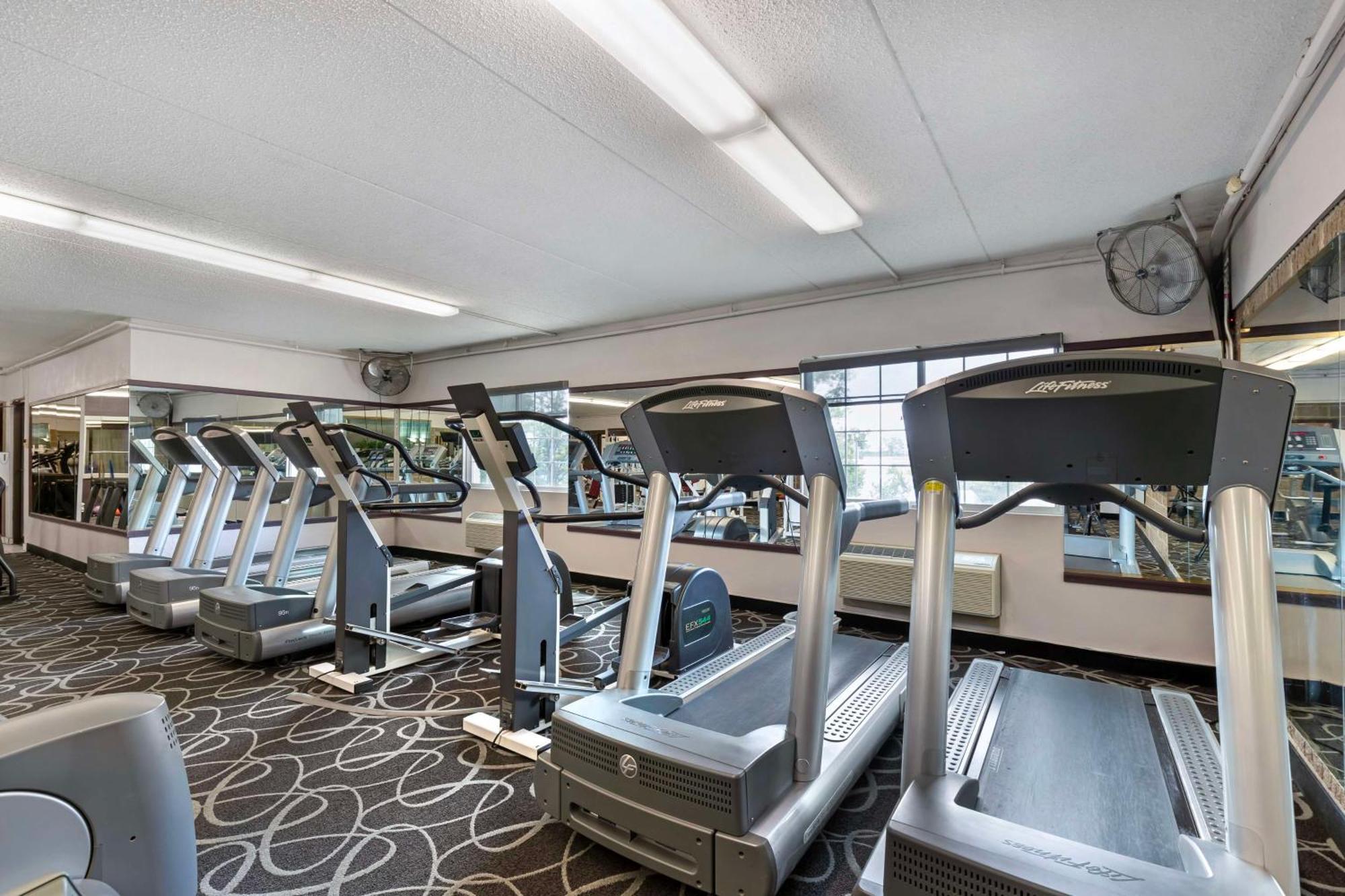 Best Western Plus Longbranch Hotel & Convention Center Cedar Rapids Dış mekan fotoğraf