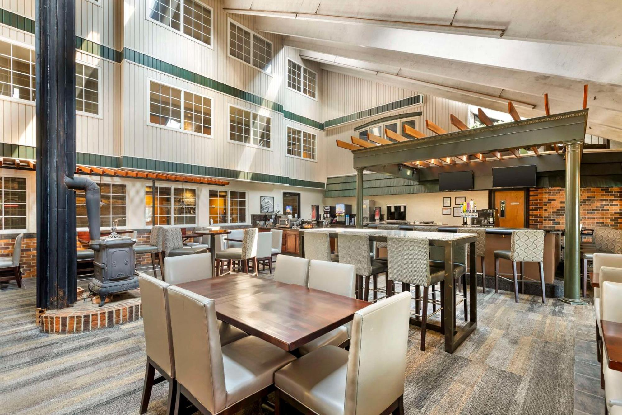 Best Western Plus Longbranch Hotel & Convention Center Cedar Rapids Dış mekan fotoğraf