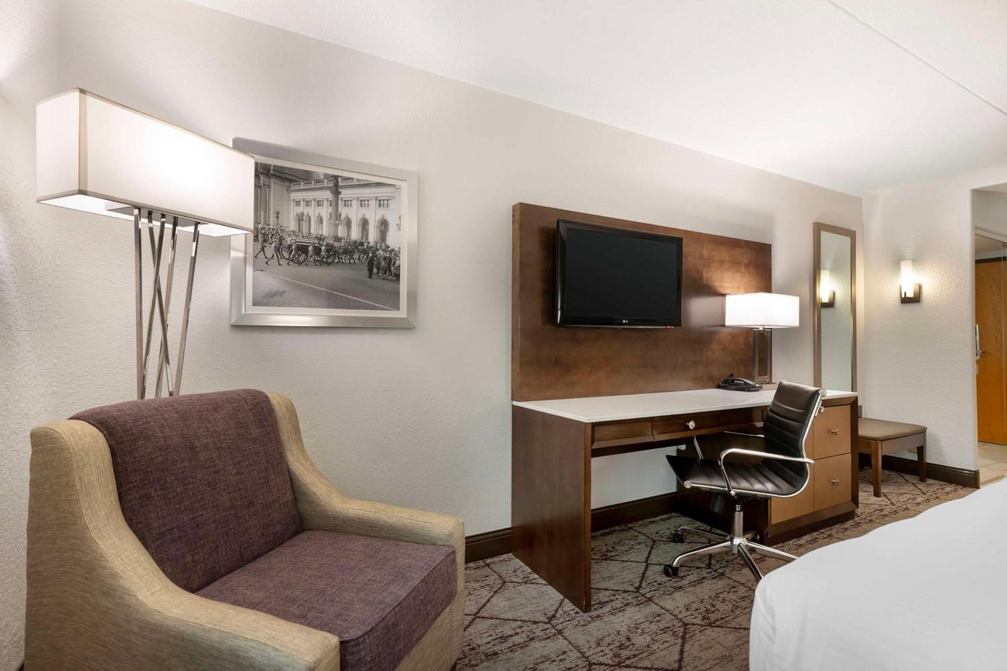Best Western Plus Longbranch Hotel & Convention Center Cedar Rapids Dış mekan fotoğraf