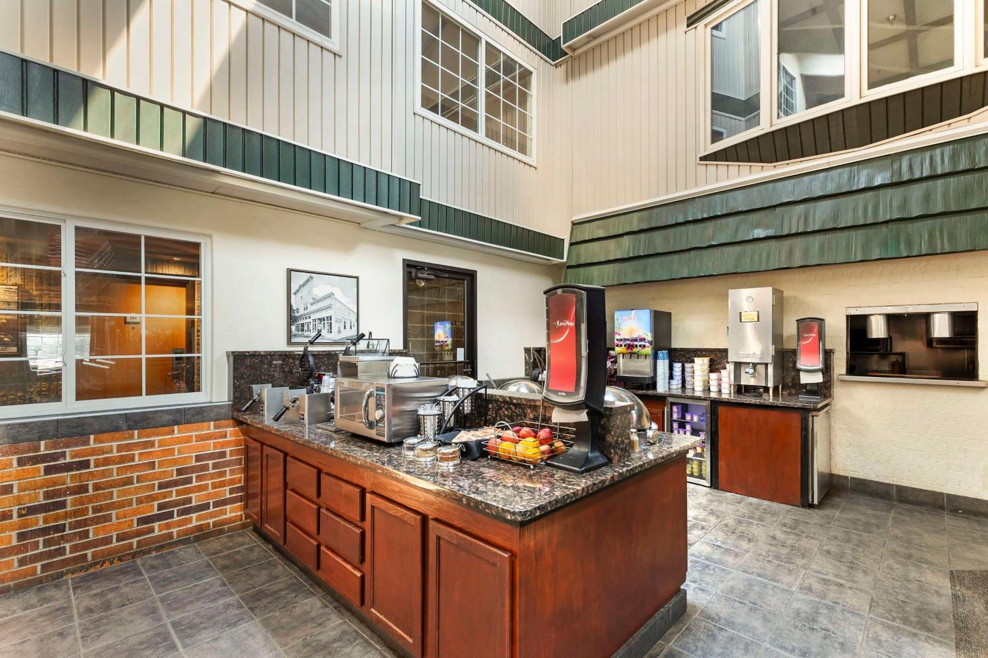 Best Western Plus Longbranch Hotel & Convention Center Cedar Rapids Dış mekan fotoğraf