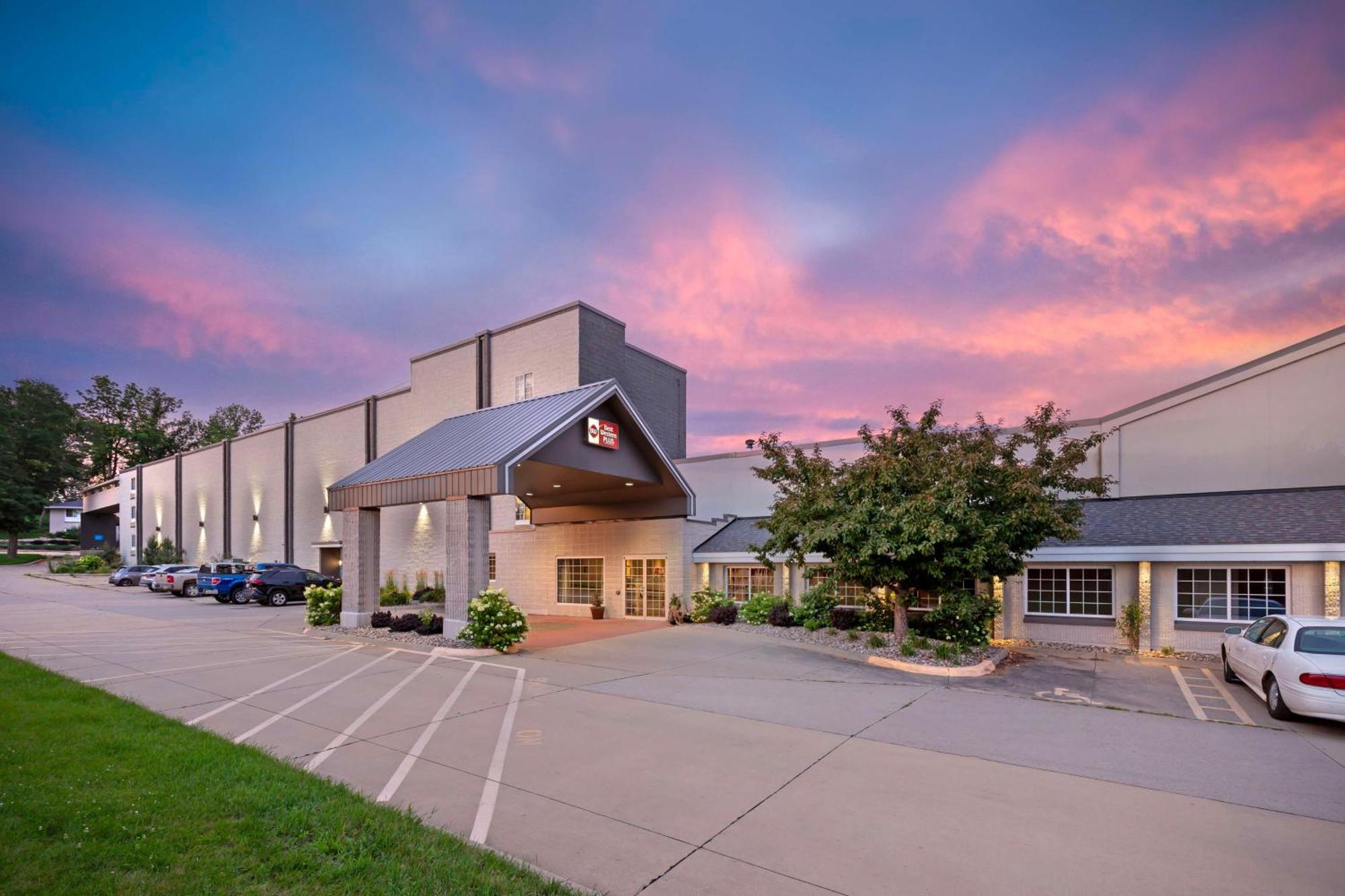 Best Western Plus Longbranch Hotel & Convention Center Cedar Rapids Dış mekan fotoğraf