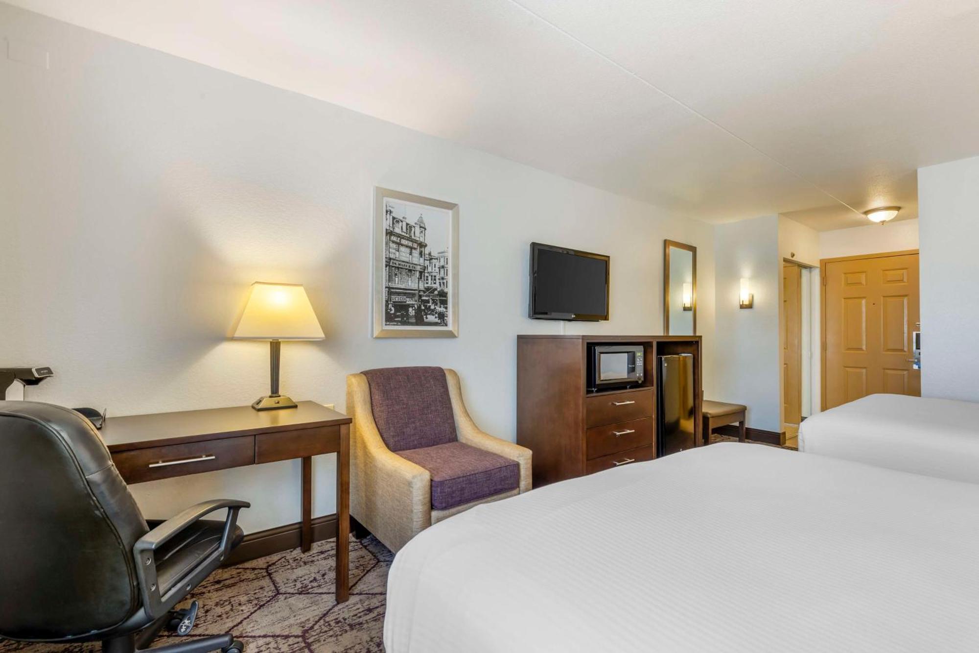 Best Western Plus Longbranch Hotel & Convention Center Cedar Rapids Dış mekan fotoğraf